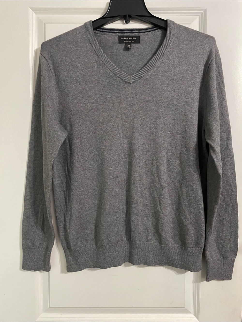Banana Republic Premium Luxe Yarn V Neck Sweater Size Medium